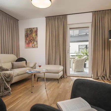 Monas Apartament *