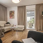 Monas Apartment *